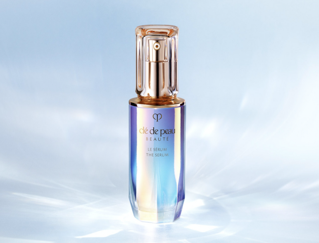 Cle De Peau Beaute The Serum ที่สุดของเซรั่มบำรุงผิวสูตรปลุกฟื้นอัจฉริยภาวะทางสภาพผิว ให้สมรรถนะการทำงานของผิวพรรณดำเนินไปอย่างราบรื่น ตามปรกติ ซึมซาบอย่างรวดเร็ว เพื่อเผยประกายกระจ่างสดใสของเนื้อผิวที่นุ่มนวล แน่นกระชับ